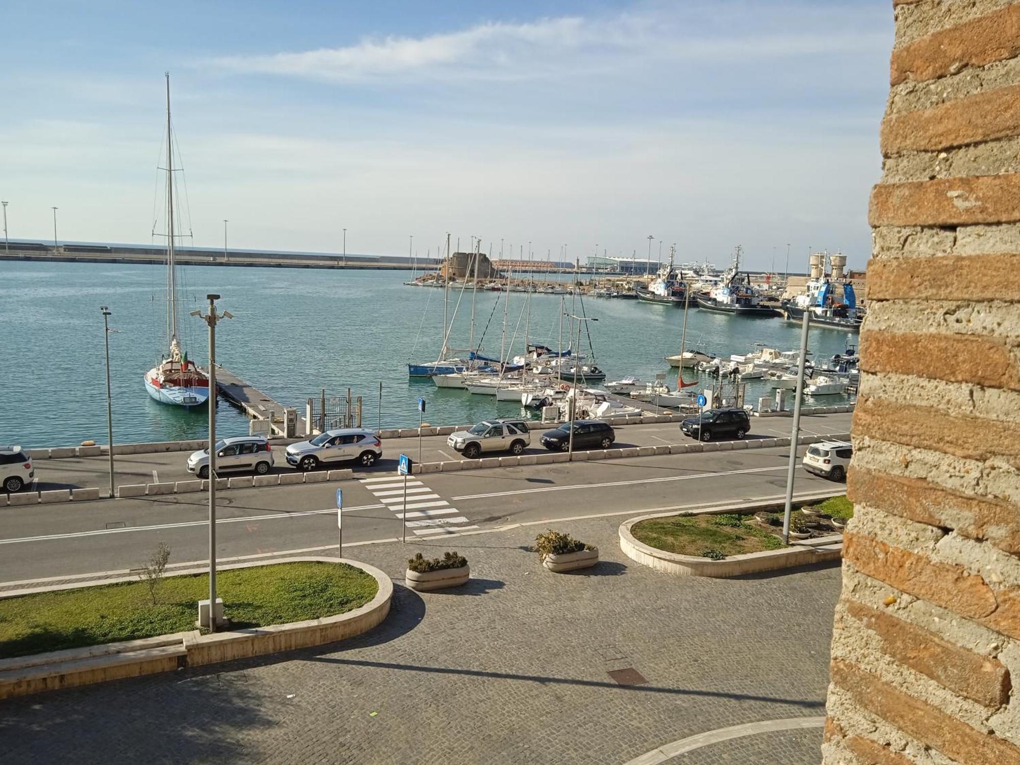 Stanze Al Porto Apartment Civitavecchia Ngoại thất bức ảnh